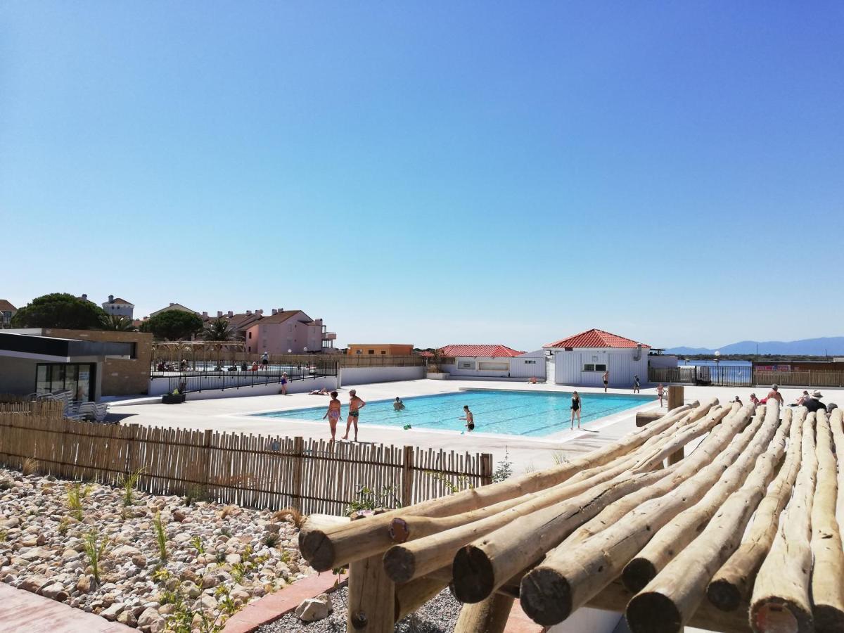 Appartement Canigou Vue: Lakeside Retreat with Pools and Playground Le Barcares Exterior photo